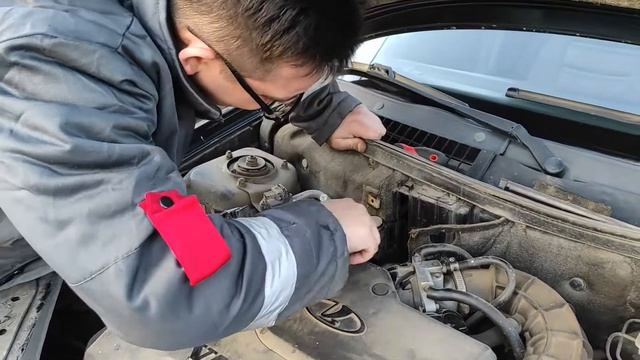 Замена салонного фильтра Приора с кондиционером смотреть онлайн