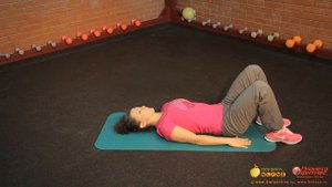 Плуг, упражнение на растягивание спины и ног.