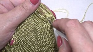 Как поднять поднять слетевшую петлю на скользкой пряже.