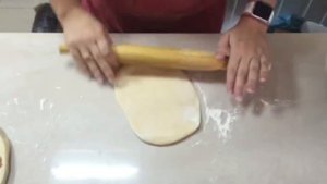 Делаем пельмени с помощью пельменницы