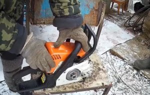 Бензопила ПЛОХО заводиться,ГЛОХНЕТ и больше не заводиться.Разборка карбюратора.mp4