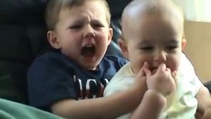 Чарли укусил меня за палец