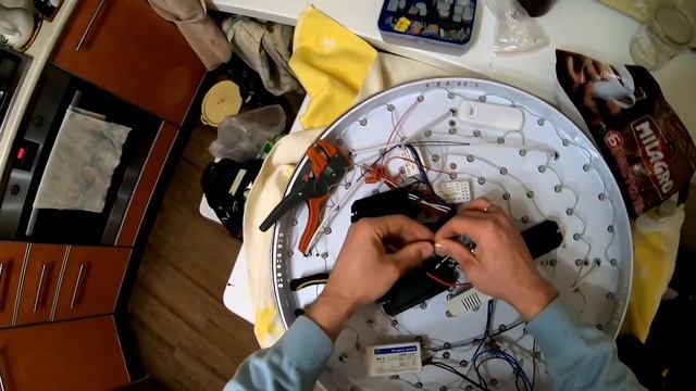 НЕ ВКЛЮЧАЕТСЯ ЛЮСТРА С ПУЛЬТОМ ,ЧТО СЛОМАЛОСЬ ???(РЕМОНТ ) смотреть онлайн