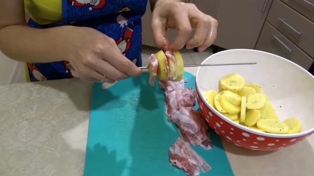 Что приготовить из обычной картошки / шашлык из картофеля, съедается первым!!! смотреть онлайн
