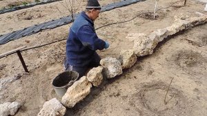 как  сделать  клумбу  из  натурального  камня  мастер  класс