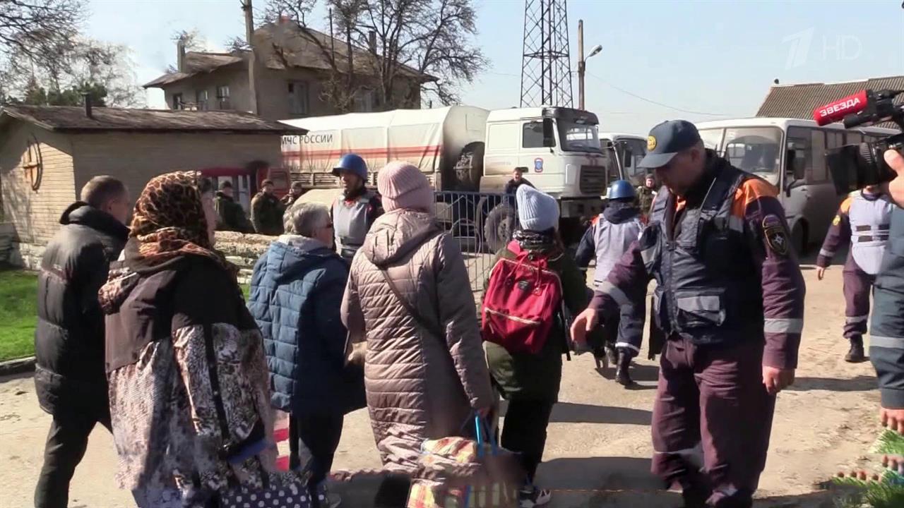 Российские военные вывезли из города Изюм в Харьковской области первую группу беженцев