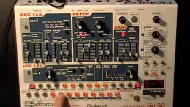 Roland SH-32 Virtual Analog Synthesizer смотреть онлайн
