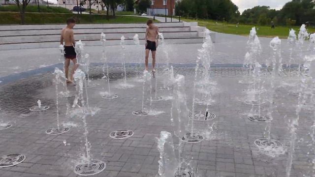 Новый фонтан - Михайловская набережная - город Коломна.