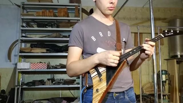 Электробалалайка, мастер Алексей Серебров.