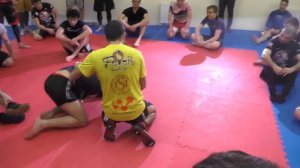 Выход на удушающий прием в бою по правилам  MMA.  Мастер класс Михаила Малютина