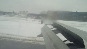 Самолет Airbus A-319 приземляется в аэропорту Уфа.