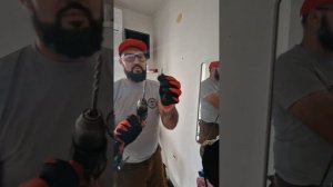 Как Закрепить полку или вешалку к стене.