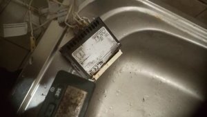 Разбор контроллера холодильной витрины с одним датчиком температуры.