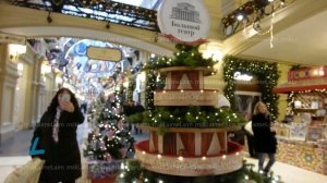 Дизайнерские ёлки в ГУМе