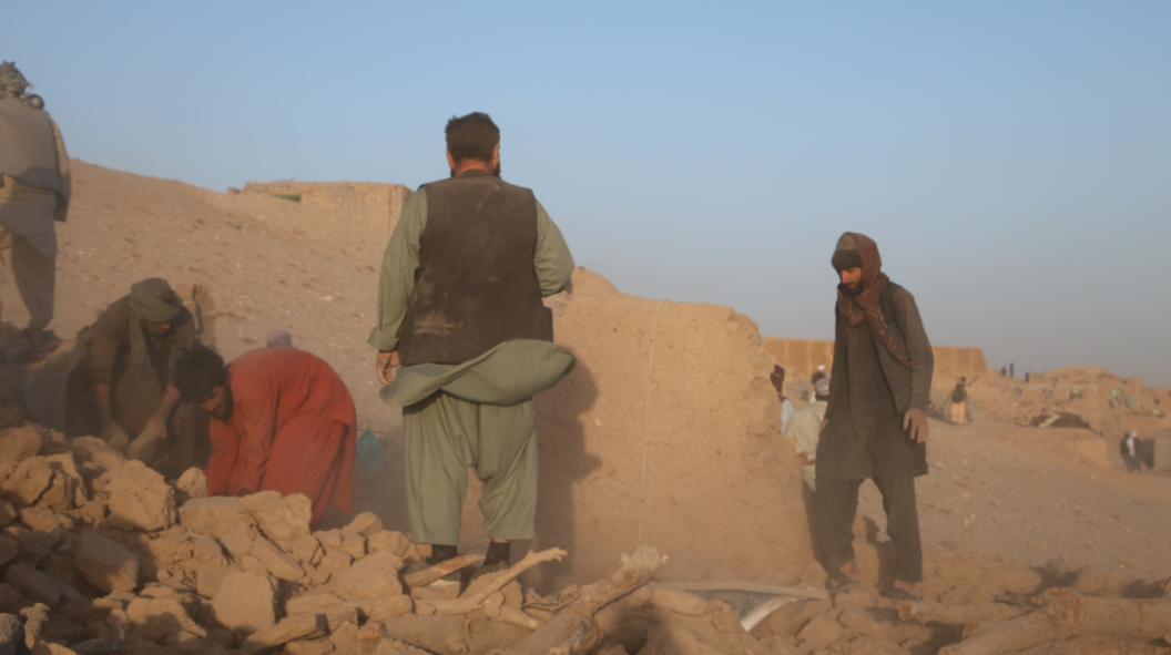 Тысячи жертв: что происходит в Афганистане после сильнейшего землетрясения