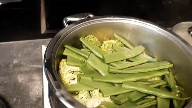 "Овощи на пару с куриной грудкой"#овощи#gemüse#куринаягрудка#hänchenbrust#vegetarisch