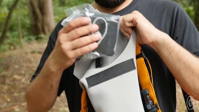 A water pack you’ll forget you put on. смотреть онлайн