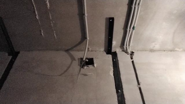 Протянули 110-ю канализацию в тонкой стене и прорезали её насквозь. Что делать ? смотреть онлайн