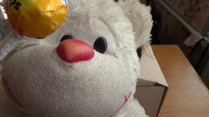 мишка и много конфет