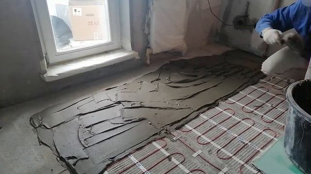 Монтаж тёплого пола под плитку.  Монтаж нагревательного мата. Тёплый пол своими руками.