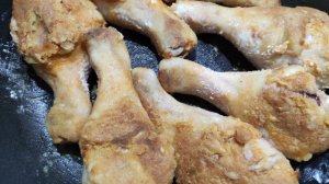 Куриные голени тушёные с морковью и луком