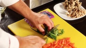 Курица с соусом Пад Тай