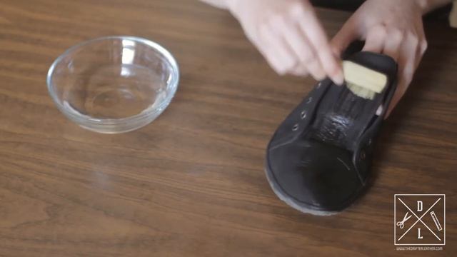 How to: Clean and Care for Nubuck Footwear смотреть онлайн