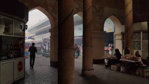 Обжорный ряд. Базар Чорсу. Уличная еда Узбекистана. 2023 / Chorsu Bazaar. Tashkent. Uzbekistan