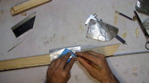 разметка рейки для подрамника или рамки картины перед распиливанием на куски