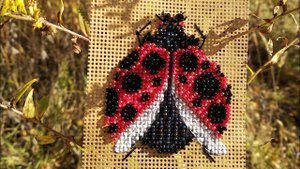 Как оформить вышивки на Новый год?Нужна ваша помощь рукодельницы.Милл Хилл и что с ним делать?