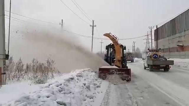 Очистка автомобильных и железных дорог от снега снегоочистителем шнеко(фрезеро)ротором в Новосибирс