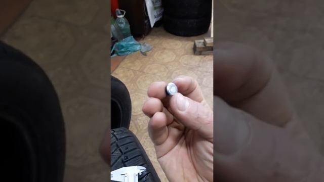 Самостоятельная шиповка резины. Зимние шипы. Ремонтные шипы. смотреть онлайн