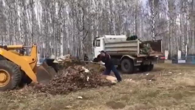 Уборка кладбища.mp4 смотреть онлайн