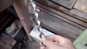 Отреставрированное ручное сверло по дереву чисто дедовский инструмент