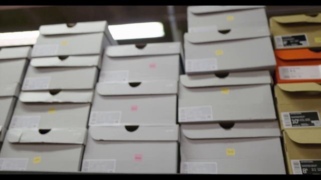 I can't believe this happen again at the Nike Somerville!!! смотреть онлайн