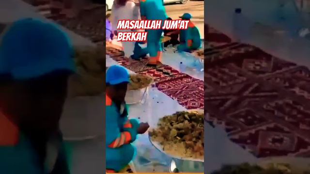 MASAALLAH BAIKNYA ORANG ARAB INI LAGI NGASIH MAKAN PETUGAS KEBERSIHAN JALAN #shortsvidio#