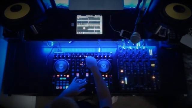 Traktor Kontrol S4 MK2 And Traktor DJ For IPad Test Mix