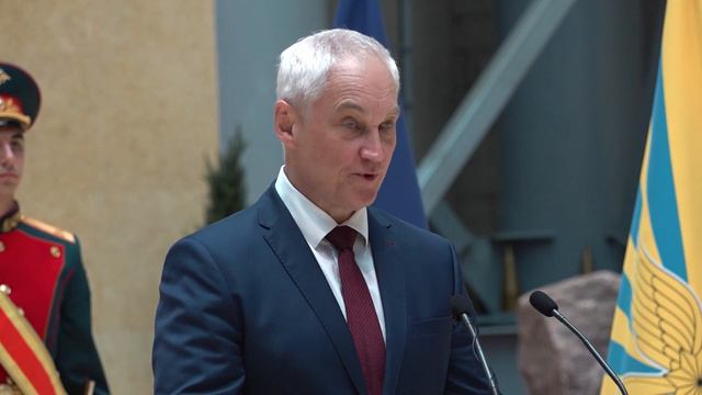 Министр обороны РФ вручил медали Золотая Звезда отличившимся участникам СВО