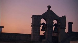 Колокола заплакали (и звон вокруг разносится)