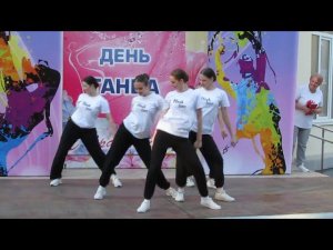 Флеш. Международный день танца. 2022-04-29. Таганрог. Огоньки.