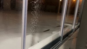 Безрамное остекление не обеспечивает полной герметичности!