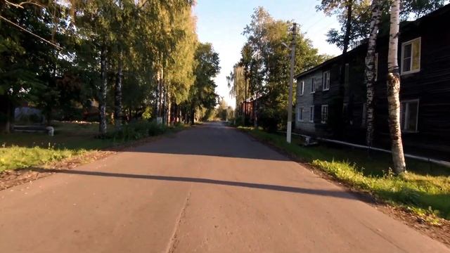 Город Мантурово Костромской области. Вниз по Верхней Набережной к Храму Святителя Николая.