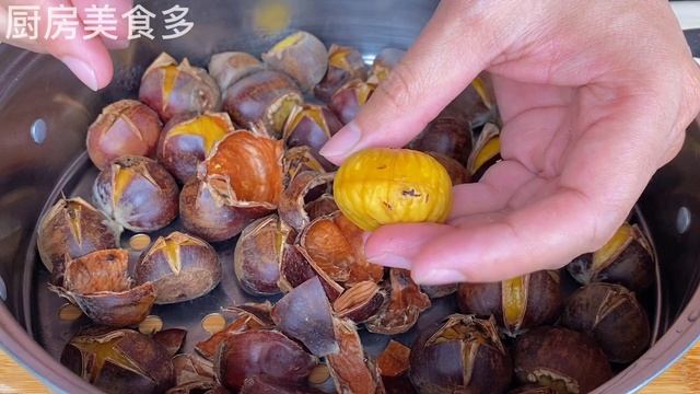 板栗去殼原來這麼簡單，一個瓶蓋就搞定，幾秒鐘剝一個，完整不碎，【廚房美食多】，#板栗去殼料理，#板栗去殼食譜，#家常菜，#美食，#chinesefood，#cooking，#food，#板栗去皮小妙