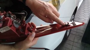 Снятие заднего фонаря Hyundai Solaris 2017 года