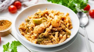 Макароны с замороженными овощами - рецепт вкусного постного блюда на сковороде