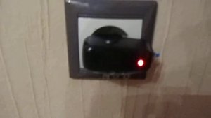 Самодельный светильник из зарядки мобильного телефона.