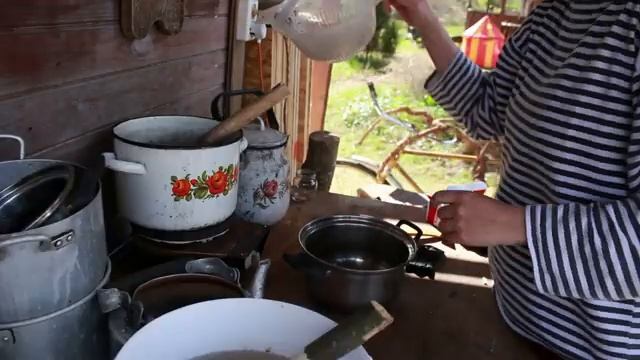 Окрашивание ткани натуральными красителями: Шишки ольхи.  / Natural Dyes: Alder cones.