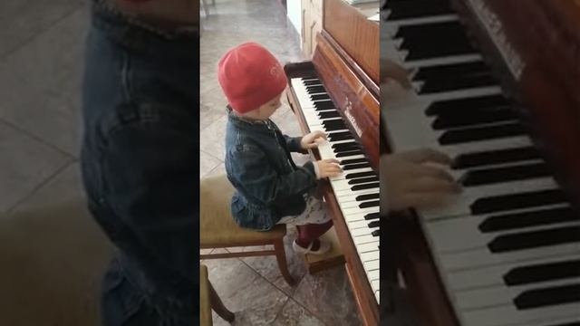 Ходарина Нина 1 кл ДПП, общее ф-но. Кабалевский "Маленькая полька". смотреть онлайн