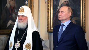Путин посетил Александро-Невскую лавру в Петербурге