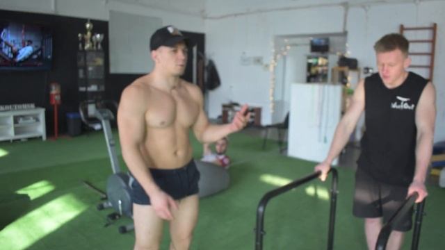 ЗЛЫЕ ВОРКАУТЕРЫ ЗАСТАВЛЯЮТ ДУБРОВСКОГО ДЕЛАТЬ ГОРИЗОНТ смотреть онлайн